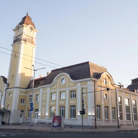 Daire Large 2 Bedrooms Flat - Center - In Front Of The