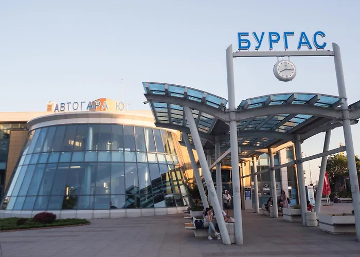 Large 2 Bedrooms Flat - Center - In Front Of The Daire