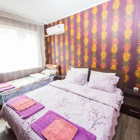 Large Private Flat With Extra Beds - Center - In Front Of The Burgas