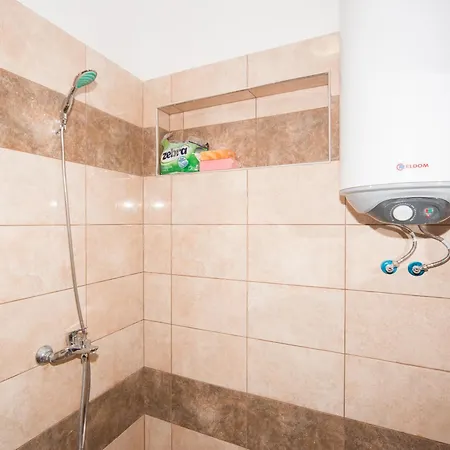 Large Private Flat With Extra Beds - Center - In Front Of The Apartment *