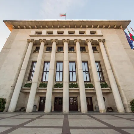 Large 2 Bedrooms Flat - Center - In Front Of The *