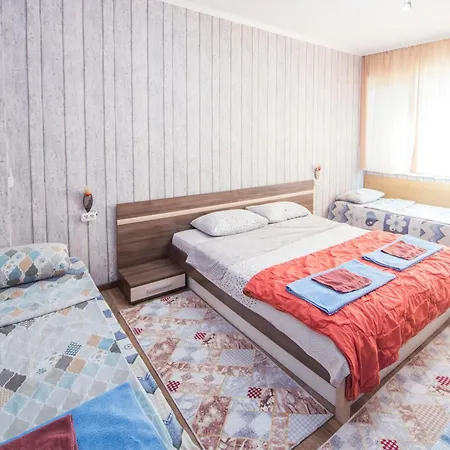 Large Private Flat With Extra Beds - Center - In Front Of The